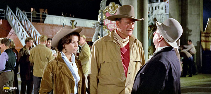 A still #9 from Magnificent Showman (1964)
