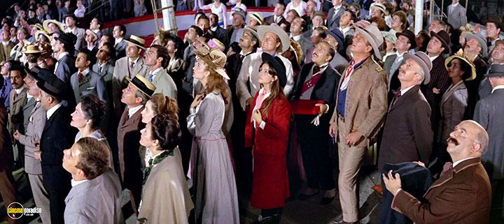 A still #8 from Magnificent Showman (1964)