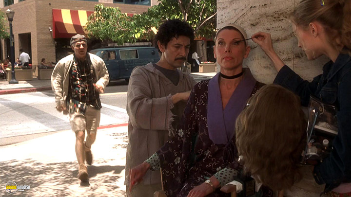 A still #44 from Bowfinger (1999)