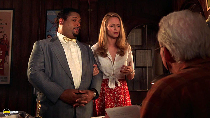A still #37 from Bowfinger (1999)