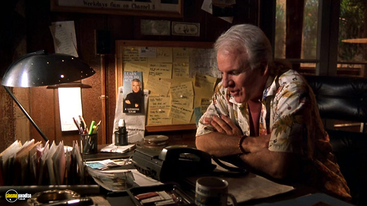 A still #33 from Bowfinger (1999)