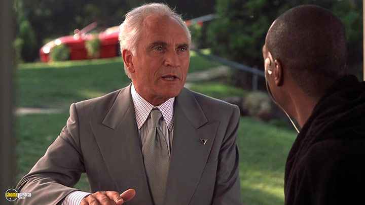 A still #32 from Bowfinger (1999)