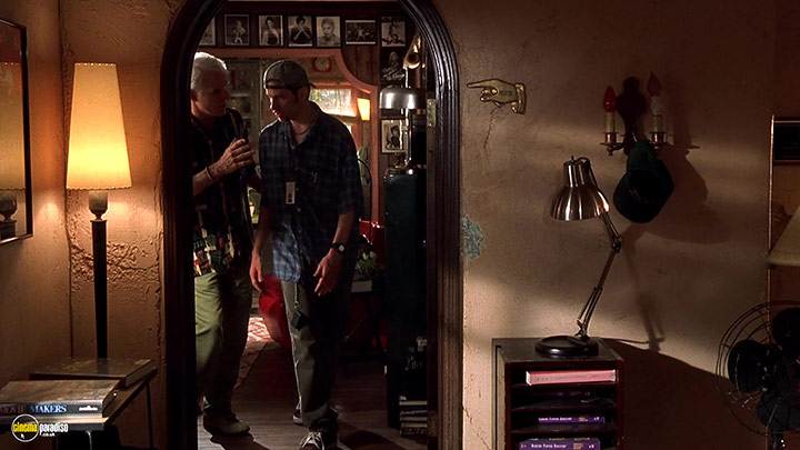 A still #31 from Bowfinger (1999)