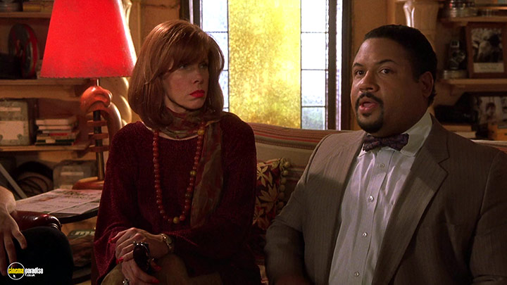 A still #17 from Bowfinger (1999)