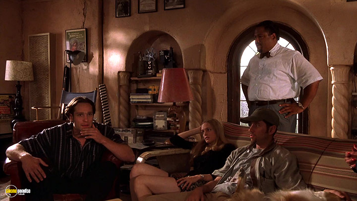 A still #11 from Bowfinger (1999)