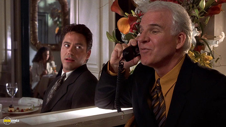 A still #7 from Bowfinger (1999)
