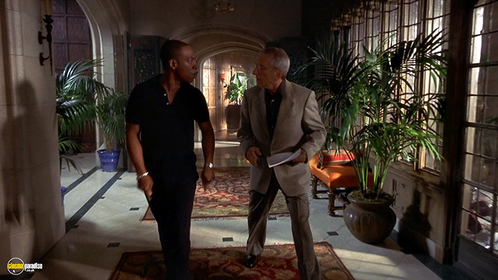 A still #6 from Bowfinger (1999)