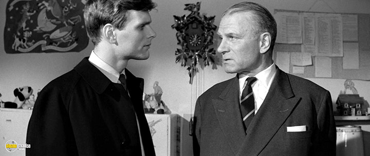 A still #12 from Bunny Lake Is Missing (1965)