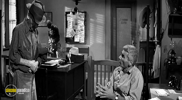 A still #28 from Man in the Shadow (1957)