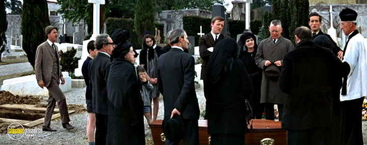 A still #21 from Inspector Clouseau (1968)