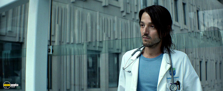 A still #41 from Flatliners (2017)