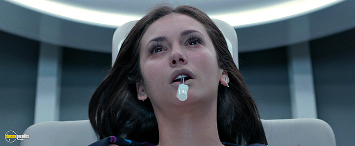 A still #11 from Flatliners (2017)