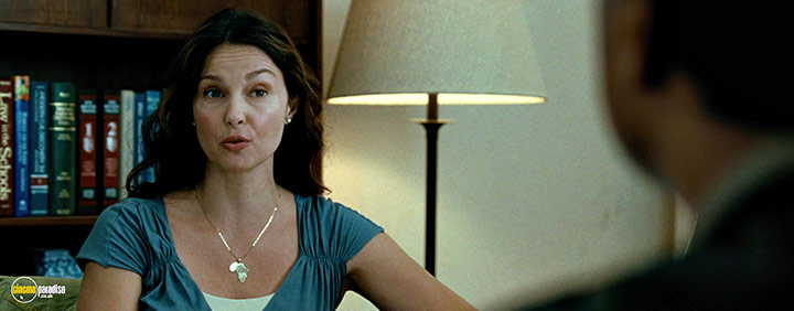 A still #25 from Crossing Over (2009)