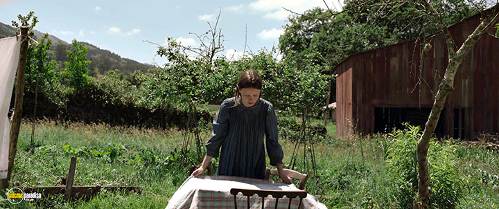 A still #1 from The Secret of Marrowbone (2017)