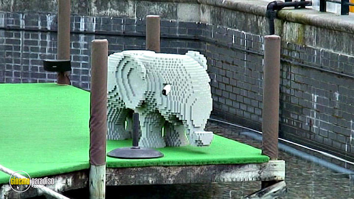 A still #31 from Learn to Speak: Animals (2013)