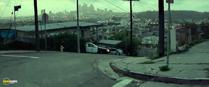 A still #19 from City of Lies (2018)