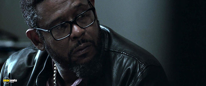 A still #16 from City of Lies (2018)