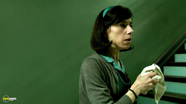 A still #35 from The Shape of Water (2017)