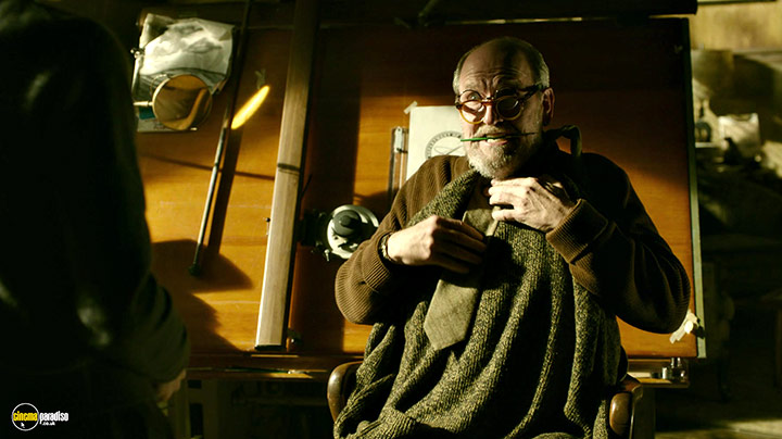 A still #30 from The Shape of Water (2017)