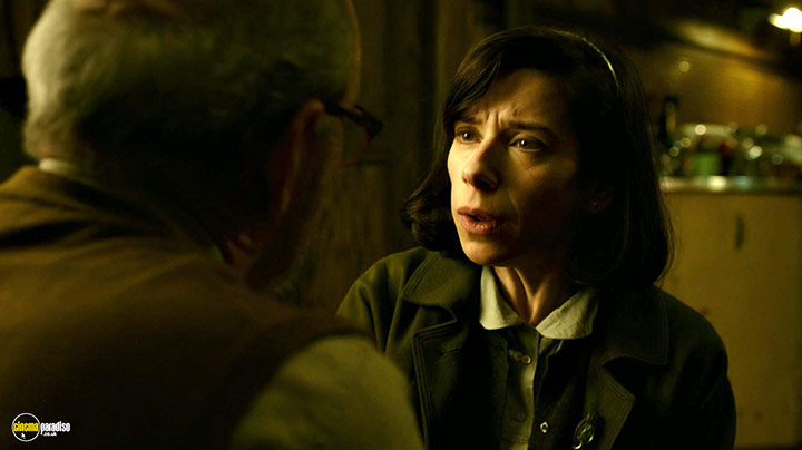 A still #24 from The Shape of Water (2017)