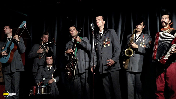A still #29 from Leningrad Cowboys Go America (1989)