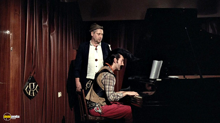 A still #22 from Leningrad Cowboys Go America (1989)