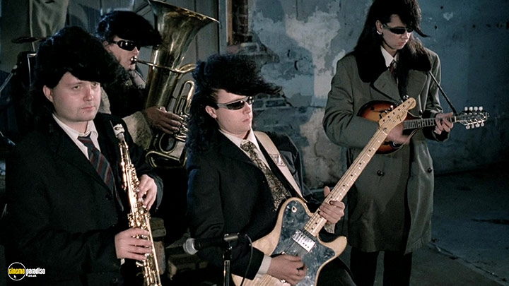 A still #8 from Leningrad Cowboys Go America (1989)