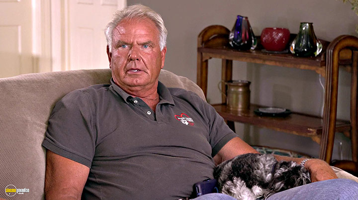 A still #12 from Life in the Doghouse (2018)