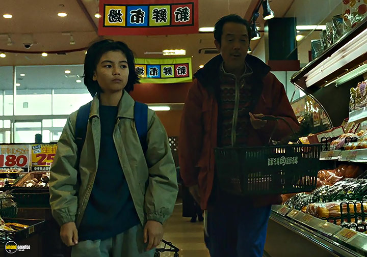 A still #17 from Shoplifters (2018)