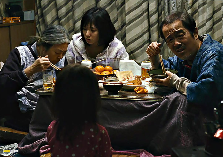 A still #16 from Shoplifters (2018)