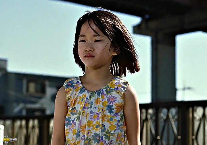 A still #3 from Shoplifters (2018)