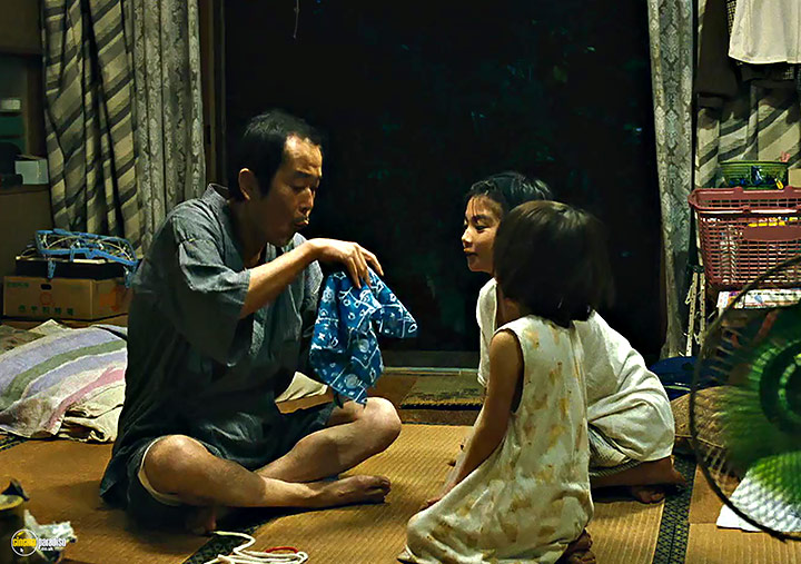 A still #10 from Shoplifters (2018)