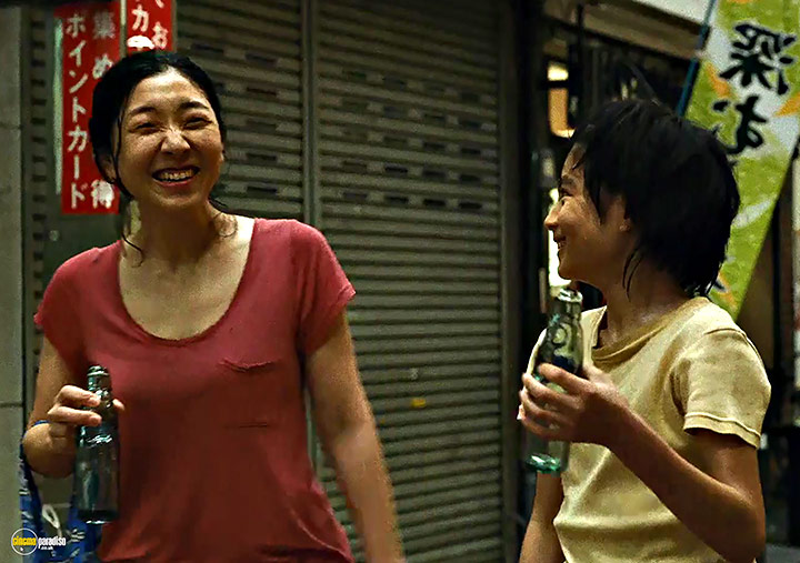 A still #9 from Shoplifters (2018)