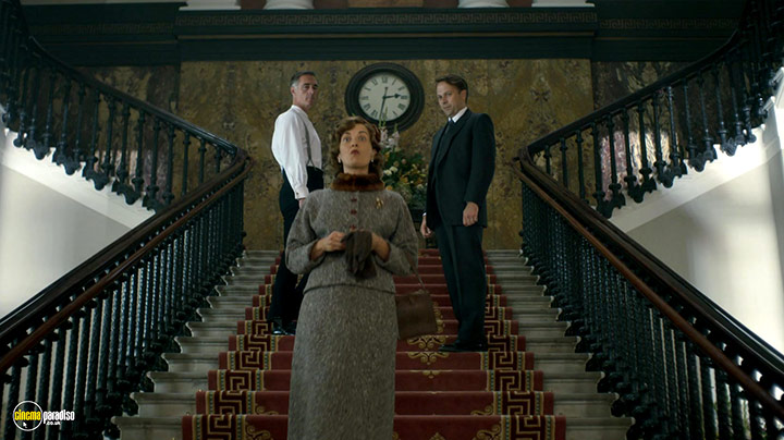 A still #25 from The Crown: Series 2 (2017)