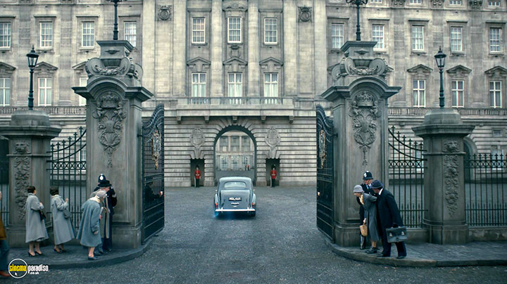 A still #24 from The Crown: Series 2 (2017)