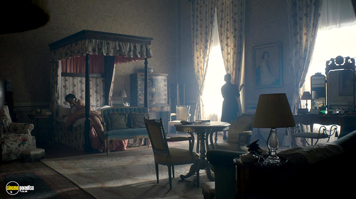 A still #17 from The Crown: Series 2 (2017)