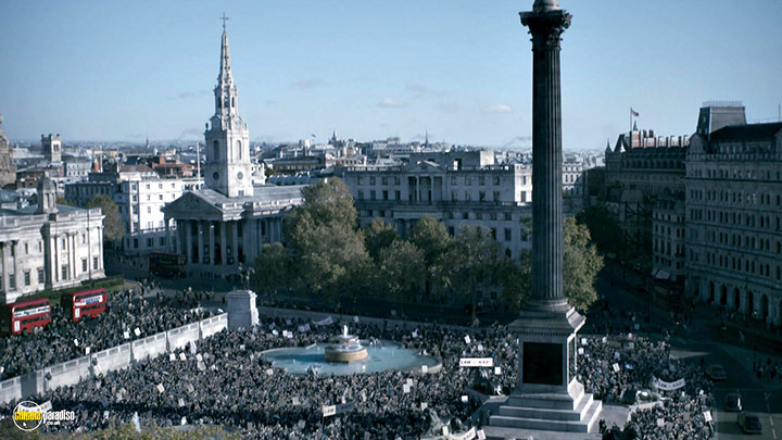 A still #14 from The Crown: Series 2 (2017)