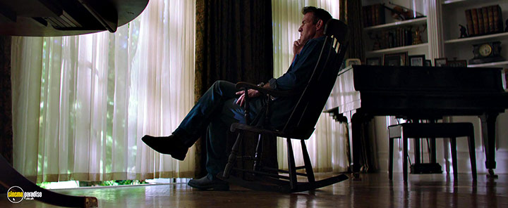 A still #9 from The Intruder (2019)