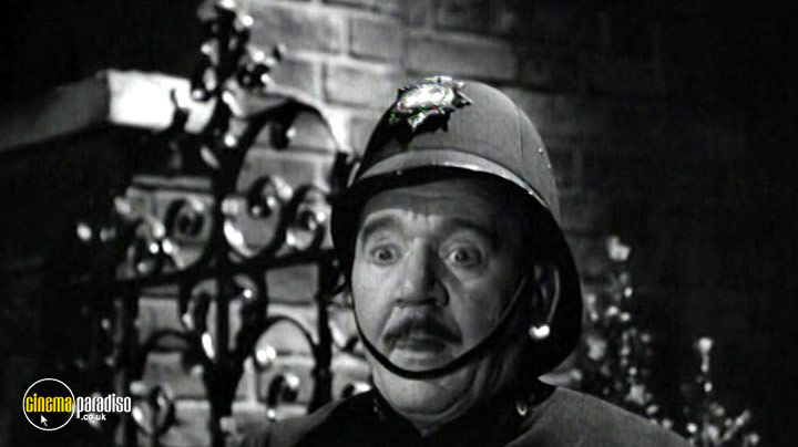 A still #2 from The Ghost Camera / Juggernaut (1936)