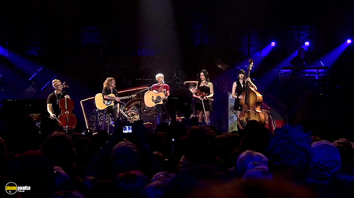 A still #21 from Pink: Funhouse Tour: Live in Australia (2009)