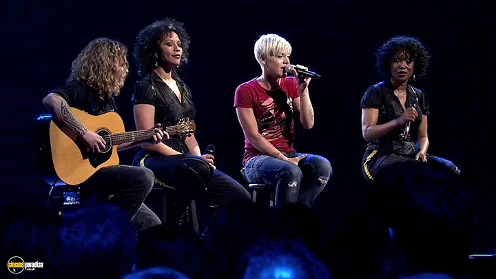 A still #19 from Pink: Funhouse Tour: Live in Australia (2009)