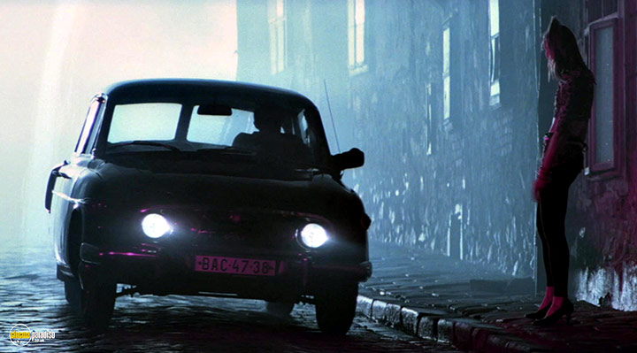 A still #25 from Crazy Six (1997)