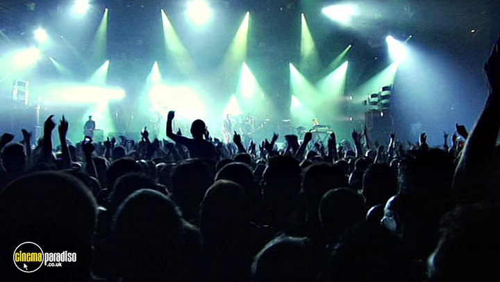 A still #14 from Faithless: Live at Alexandra Palace (2005)