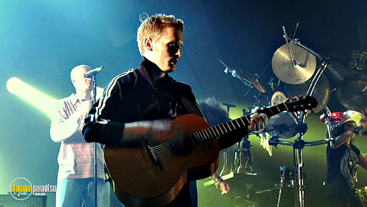 A still #13 from Faithless: Live at Alexandra Palace (2005)