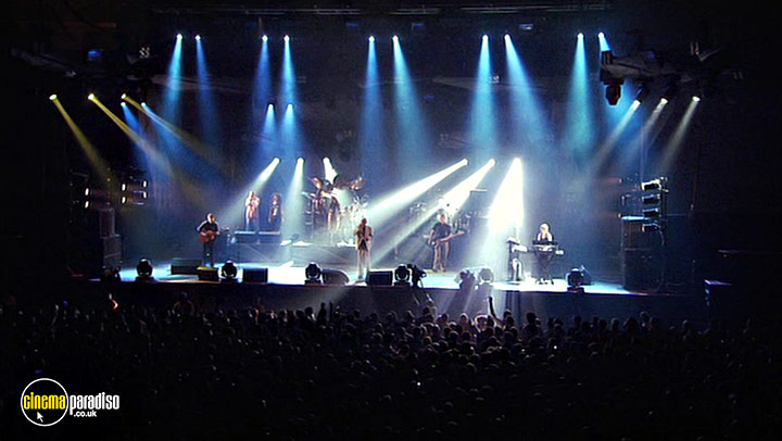 A still #11 from Faithless: Live at Alexandra Palace (2005)