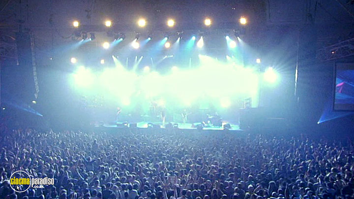 A still #8 from Faithless: Live at Alexandra Palace (2005)