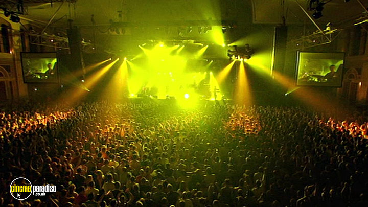 A still #16 from Faithless: Live at Alexandra Palace (2005)