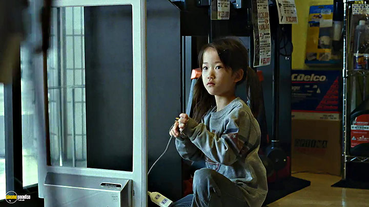 A still #20 from Shoplifters (2018)