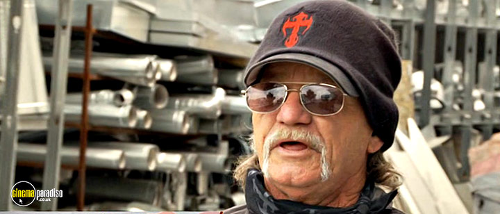 A still #6 from Counting Cars: Series 2 (2013)