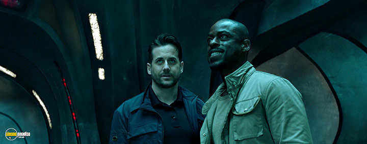 A still #28 from The Predator (2018)